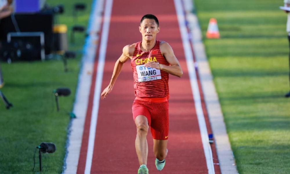 我的很多朋友和家人今晚都在这里，所以这意味着很多。